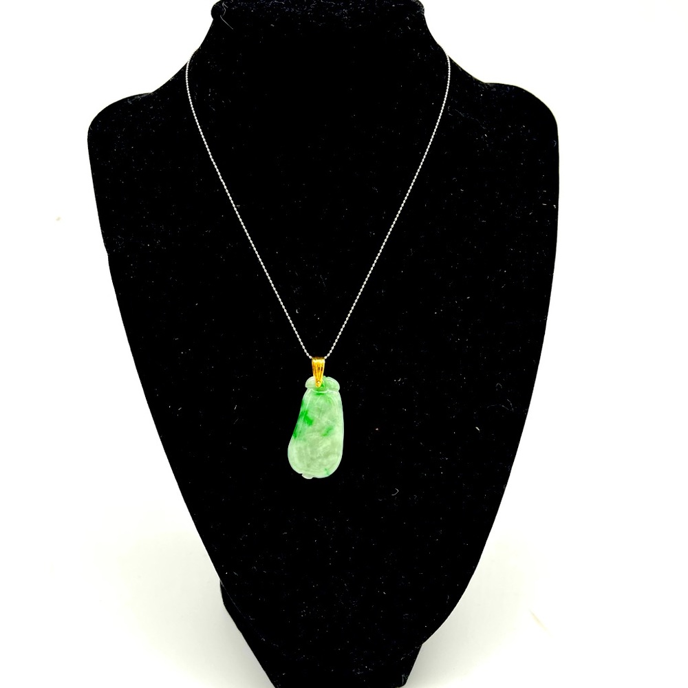 14K Lucky Jade Pendant with Bottle Gourd Design